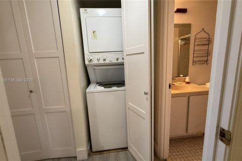 Condo in Plantation, Florida, 2 bedrooms  № 2018025 - photo 7