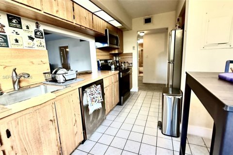 Condo in Plantation, Florida, 2 bedrooms  № 2018025 - photo 4