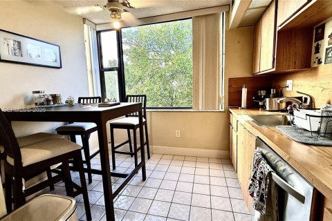 Condo in Plantation, Florida, 2 bedrooms  № 2018025 - photo 3