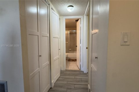 Condo in Plantation, Florida, 2 bedrooms  № 2018025 - photo 6