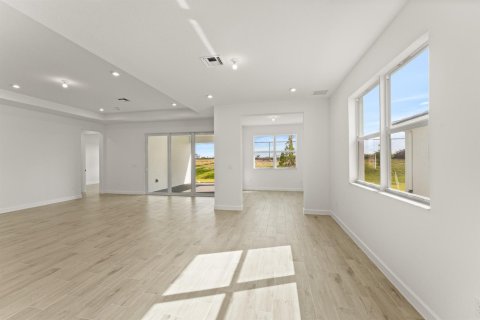 House in Port St. Lucie, Florida 3 bedrooms, 182.92 sq.m. № 2272529 - photo 4