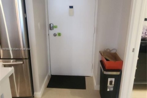 Condominio en alquiler en Hallandale Beach, Florida, 1 dormitorio, 80.82 m2 № 1699373 - foto 12