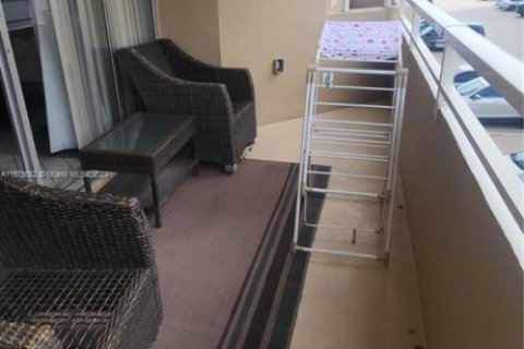 Condominio en alquiler en Hallandale Beach, Florida, 1 dormitorio, 80.82 m2 № 1699373 - foto 9