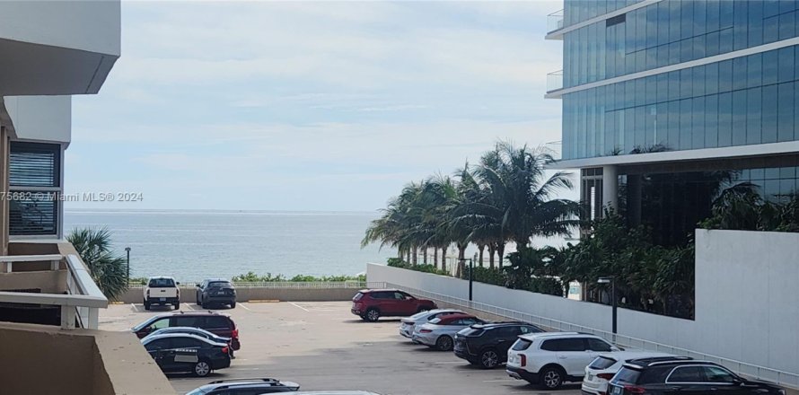 Condominio en Hallandale Beach, Florida, 1 dormitorio  № 1699373