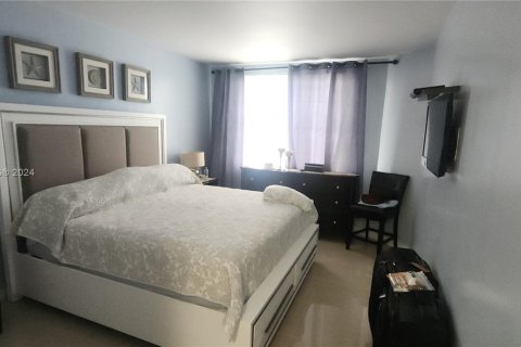 Condominio en alquiler en Hallandale Beach, Florida, 1 dormitorio, 80.82 m2 № 1699373 - foto 7