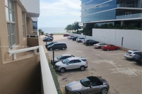 Copropriété à louer à Hallandale Beach, Floride: 1 chambre, 80.82 m2 № 1699373 - photo 5