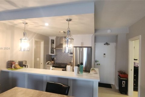 Copropriété à louer à Hallandale Beach, Floride: 1 chambre, 80.82 m2 № 1699373 - photo 4
