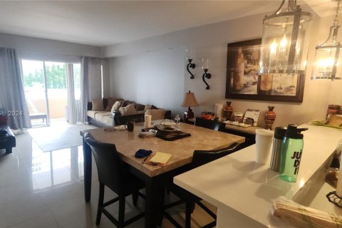 Condominio en alquiler en Hallandale Beach, Florida, 1 dormitorio, 80.82 m2 № 1699373 - foto 2