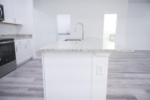House in Citrus Springs, Florida 3 bedrooms, 18.58 sq.m. № 1810175 - photo 17