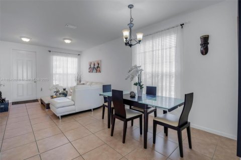 Townhouse in Oakland Park, Florida 3 bedrooms, 140.65 sq.m. № 1880213 - photo 6