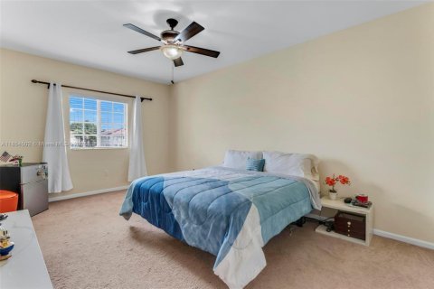 Townhouse in Oakland Park, Florida 3 bedrooms, 140.65 sq.m. № 1880213 - photo 13