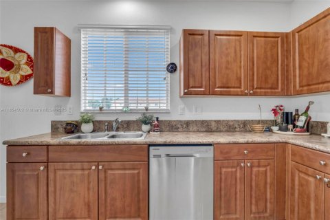 Townhouse in Oakland Park, Florida 3 bedrooms, 140.65 sq.m. № 1880213 - photo 5