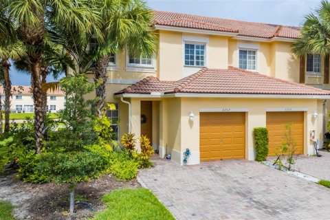 Townhouse in Oakland Park, Florida 3 bedrooms, 140.65 sq.m. № 1880213 - photo 29
