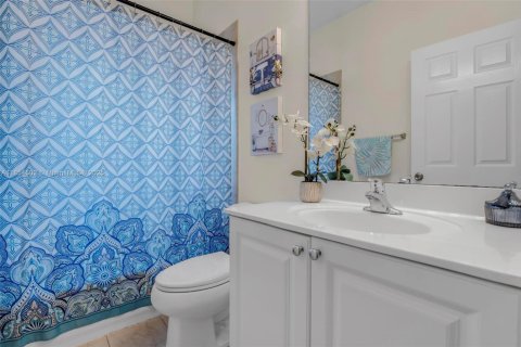 Townhouse in Oakland Park, Florida 3 bedrooms, 140.65 sq.m. № 1880213 - photo 18