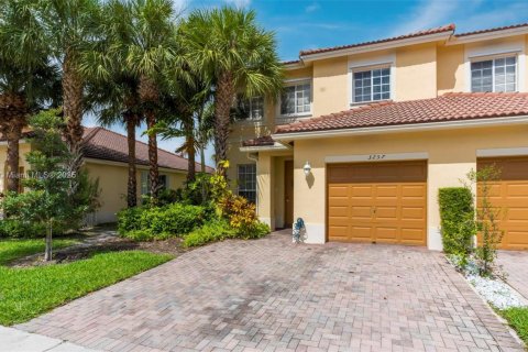 Townhouse in Oakland Park, Florida 3 bedrooms, 140.65 sq.m. № 1880213 - photo 27