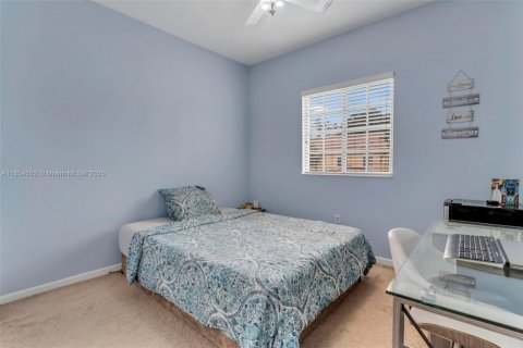 Townhouse in Oakland Park, Florida 3 bedrooms, 140.65 sq.m. № 1880213 - photo 19