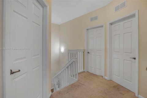 Townhouse in Oakland Park, Florida 3 bedrooms, 140.65 sq.m. № 1880213 - photo 21