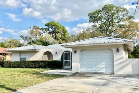 Casa en alquiler en Sarasota, Florida, 3 dormitorios, 134.8 m2 № 1816155 - foto 1