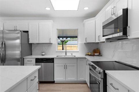 House in Port Charlotte, Florida 3 bedrooms, 96.62 sq.m. № 1855950 - photo 6