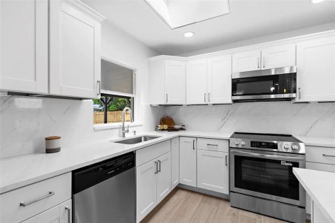 House in Port Charlotte, Florida 3 bedrooms, 96.62 sq.m. № 1855950 - photo 7
