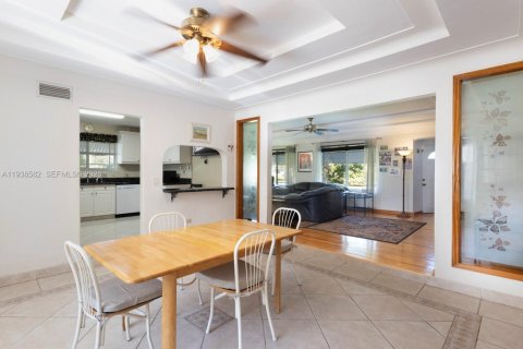 Купить виллу или дом в Бискейн-Парк, Флорида 3 спальни, 183.67м2, № 1996522 - фото 3