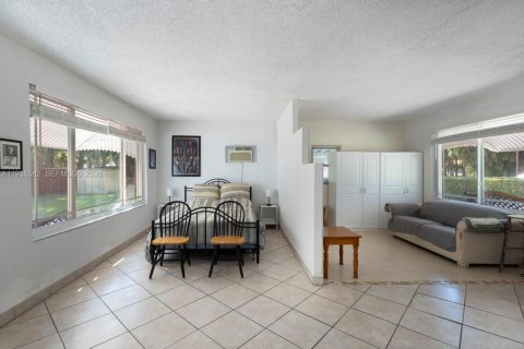 Купить виллу или дом в Бискейн-Парк, Флорида 3 спальни, 183.67м2, № 1996522 - фото 7