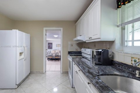 Купить виллу или дом в Бискейн-Парк, Флорида 3 спальни, 183.67м2, № 1996522 - фото 16