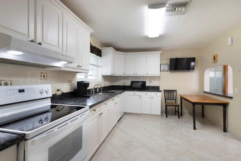 Купить виллу или дом в Бискейн-Парк, Флорида 3 спальни, 183.67м2, № 1996522 - фото 4