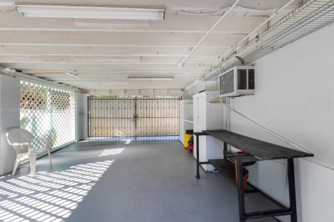 Купить виллу или дом в Бискейн-Парк, Флорида 3 спальни, 183.67м2, № 1996522 - фото 21