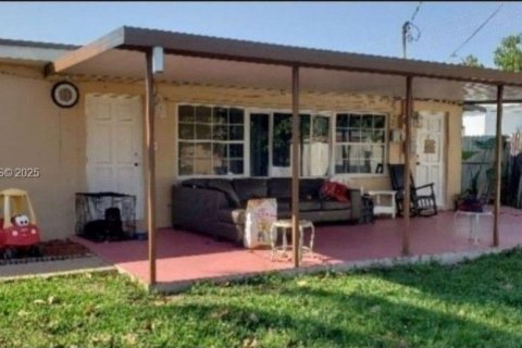 Villa ou maison à vendre à Hialeah, Floride: 4 chambres, 134.34 m2 № 2047488 - photo 7
