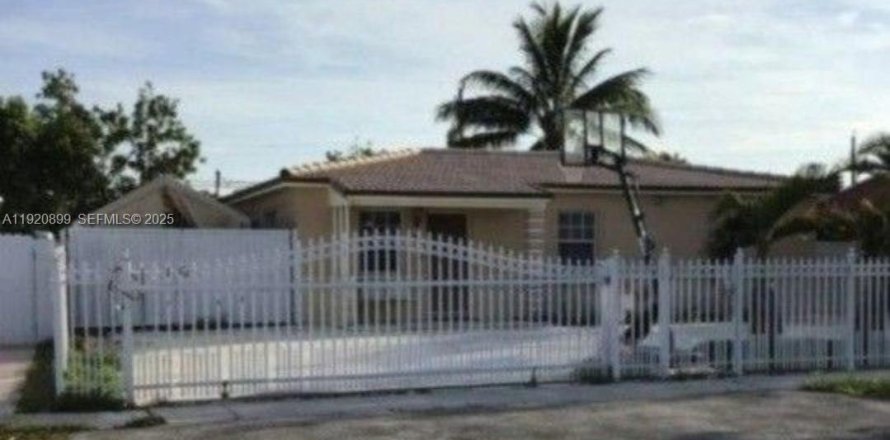 Villa ou maison à Hialeah, Floride 4 chambres, 134.34 m2 № 2047488