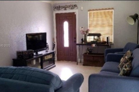 Villa ou maison à vendre à Hialeah, Floride: 4 chambres, 134.34 m2 № 2047488 - photo 2