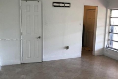 Villa ou maison à vendre à Hialeah, Floride: 4 chambres, 134.34 m2 № 2047488 - photo 6