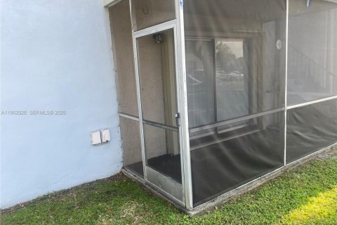 Снять в аренду кондоминиум в Маргит, Флорида 1 спальня, 68.56м2, № 2080886 - фото 19
