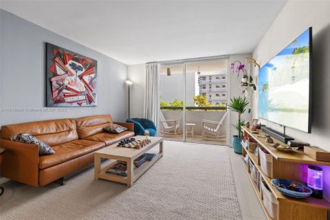 Condominio en venta en Miami Beach, Florida, 2 dormitorios, 93.83 m2 № 1779682 - foto 3