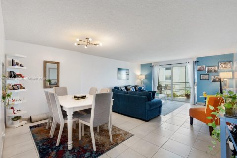 Снять в аренду кондоминиум в Дания-Бич, Флорида 2 спальни, 110.55м2, № 1989725 - фото 10