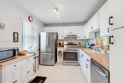 Снять в аренду кондоминиум в Дания-Бич, Флорида 2 спальни, 110.55м2, № 1989725 - фото 6