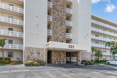 Снять в аренду кондоминиум в Дания-Бич, Флорида 2 спальни, 110.55м2, № 1989725 - фото 2