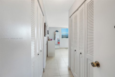 Снять в аренду кондоминиум в Дания-Бич, Флорида 2 спальни, 110.55м2, № 1989725 - фото 20