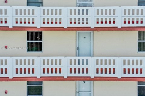 Снять в аренду кондоминиум в Дания-Бич, Флорида 2 спальни, 110.55м2, № 1989725 - фото 28