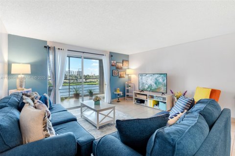 Снять в аренду кондоминиум в Дания-Бич, Флорида 2 спальни, 110.55м2, № 1989725 - фото 13