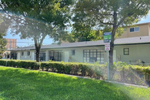 Commercial property in Miami, Florida 268.3 sq.m. № 1893066 - photo 2