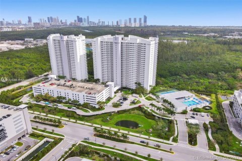 Condominio en North Miami, Florida, 2 dormitorios  № 2023126