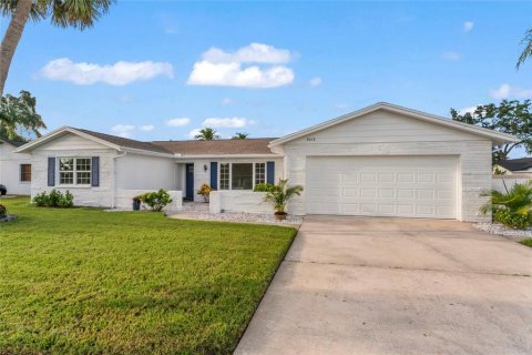 House in Tampa, Florida 3 bedrooms, 176.42 sq.m. № 1857878 - photo 1