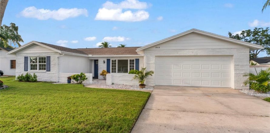 House in Tampa, Florida 3 bedrooms, 176.42 sq.m. № 1857878