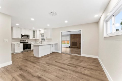 House in Tampa, Florida 3 bedrooms, 176.42 sq.m. № 1857878 - photo 26