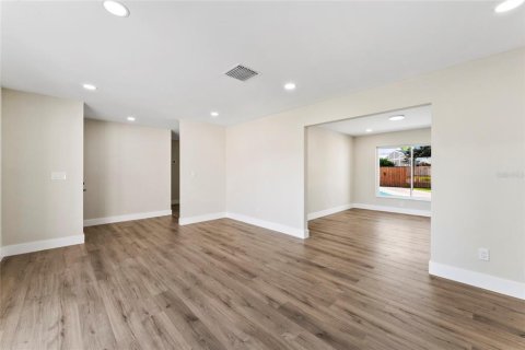 House in Tampa, Florida 3 bedrooms, 176.42 sq.m. № 1857878 - photo 6