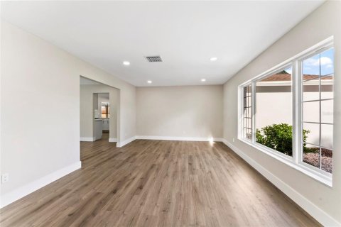 House in Tampa, Florida 3 bedrooms, 176.42 sq.m. № 1857878 - photo 5