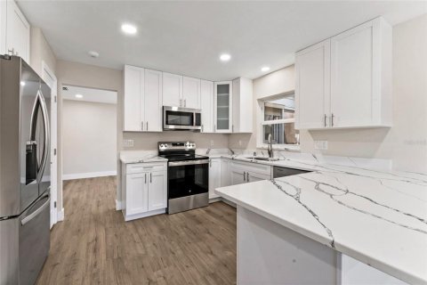 House in Tampa, Florida 3 bedrooms, 176.42 sq.m. № 1857878 - photo 24
