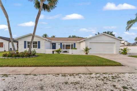 House in Tampa, Florida 3 bedrooms, 176.42 sq.m. № 1857878 - photo 2